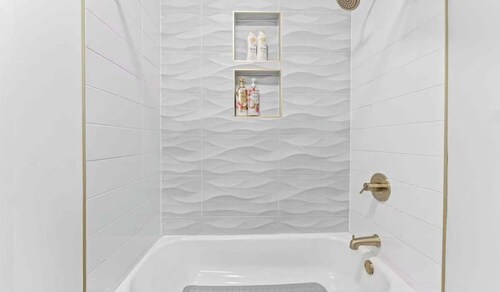 Chic 3BR-4BD-3Bath Oasis with Backyard Near NYC