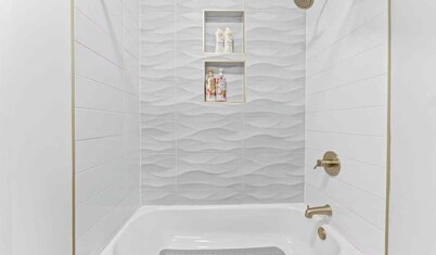 Chic 3BR-4BD-3Bath Oasis with Backyard Near NYC