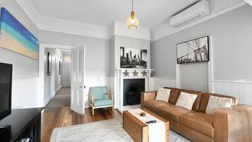 ์ํํธ | ๊ฑฐ์ค | ๋ฒฝ๋๋ก