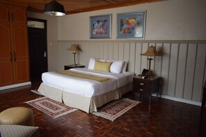 1 habitación, escritorio, tabla de planchar con plancha y wifi gratis 