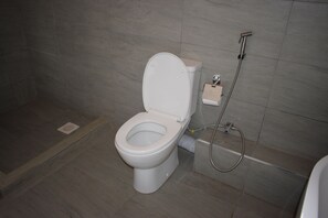 Shower, hair dryer, bidet, towels - King Suite ensuite with Bath tab (Nairobi)