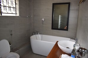 تجهيزات دش، مجففات شعر، مراحيض شطف، مناشف