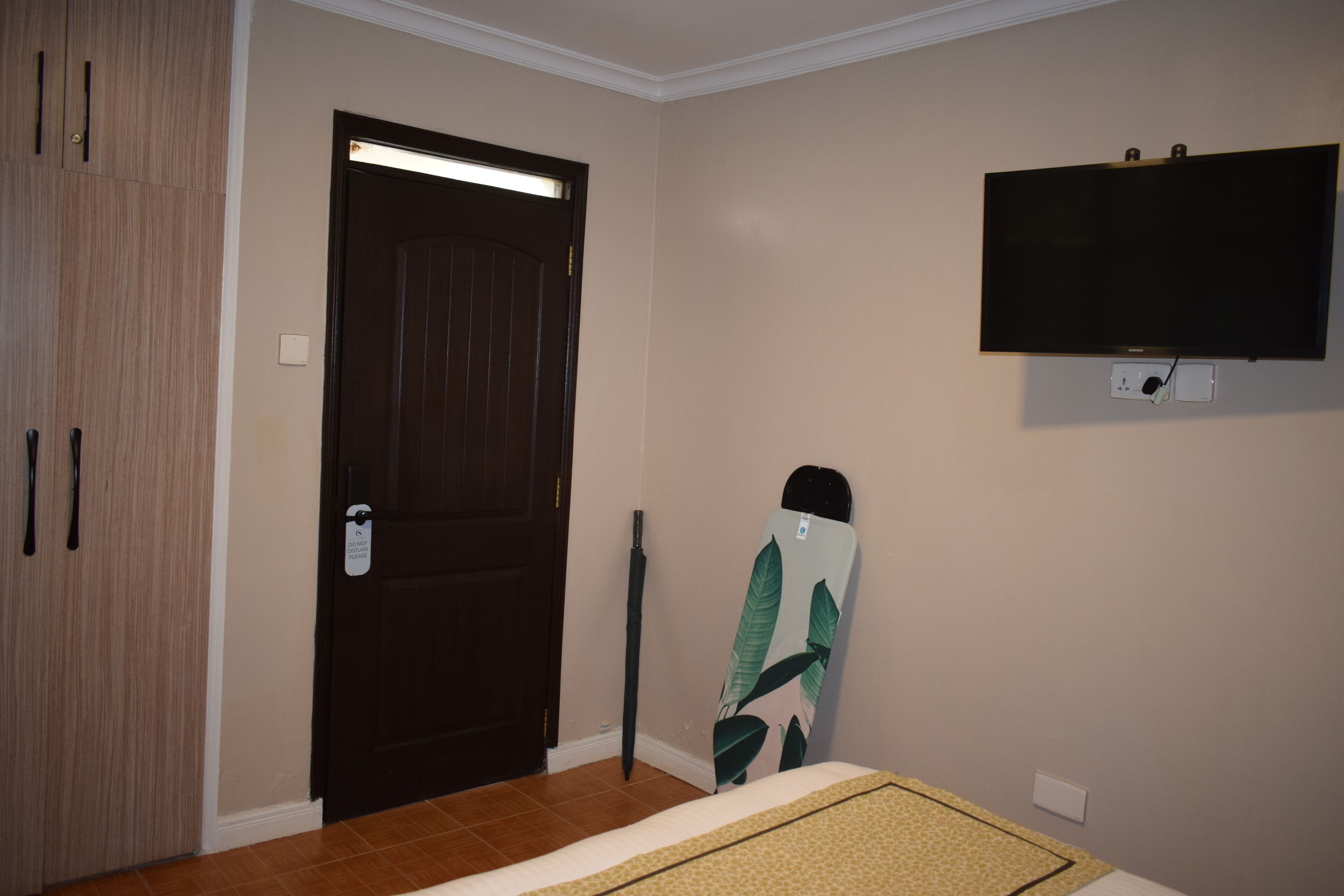 1 habitación, escritorio, tabla de planchar con plancha y wifi gratis 