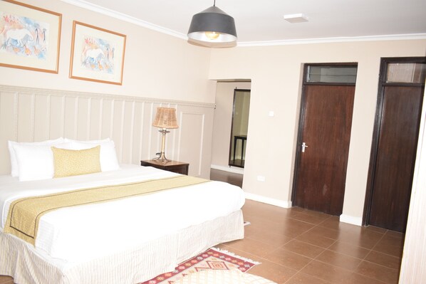 1 soverom, skrivebord, strykejern/-brett og wi-fi (inkludert)