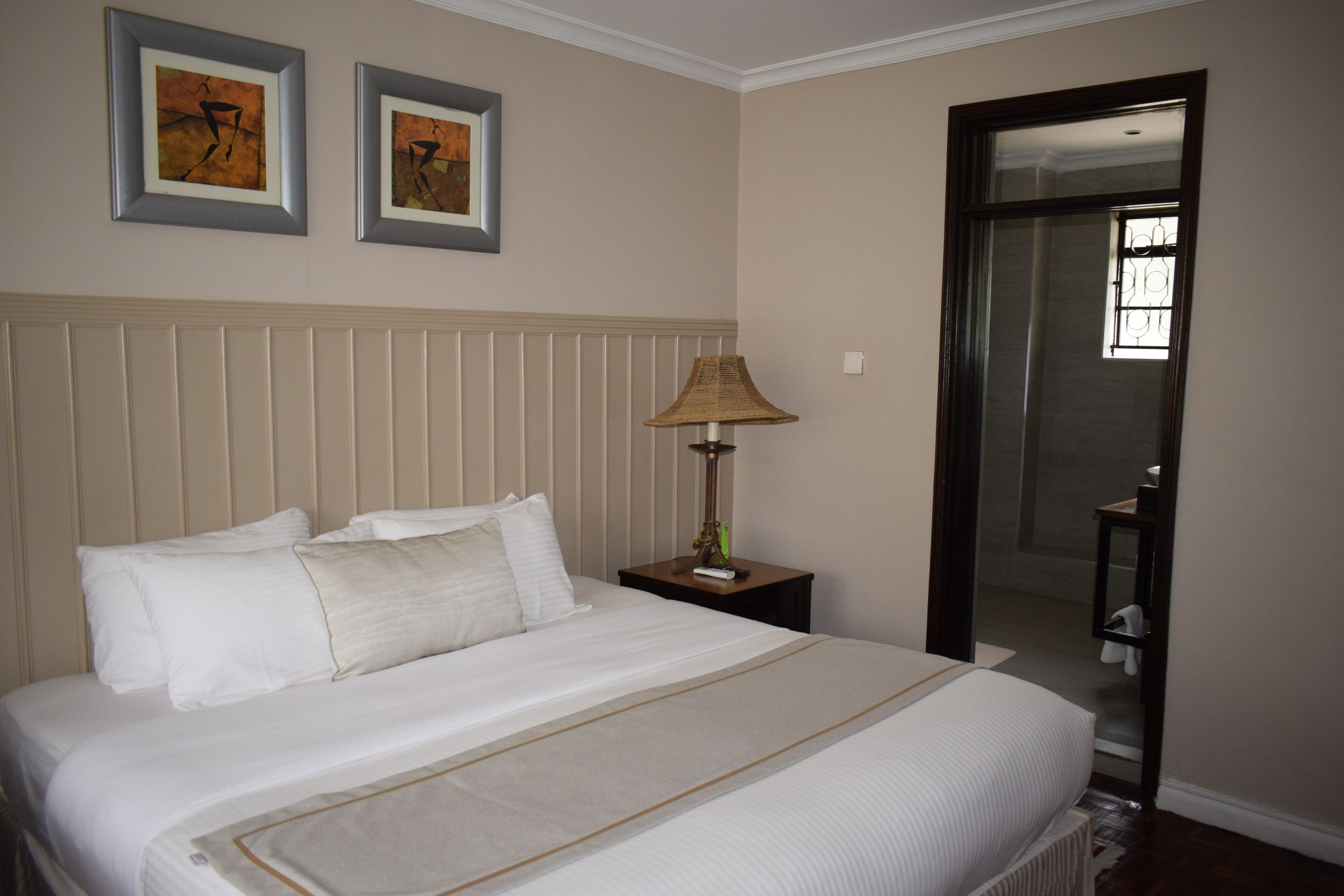 1 habitación, escritorio, tabla de planchar con plancha y wifi gratis 