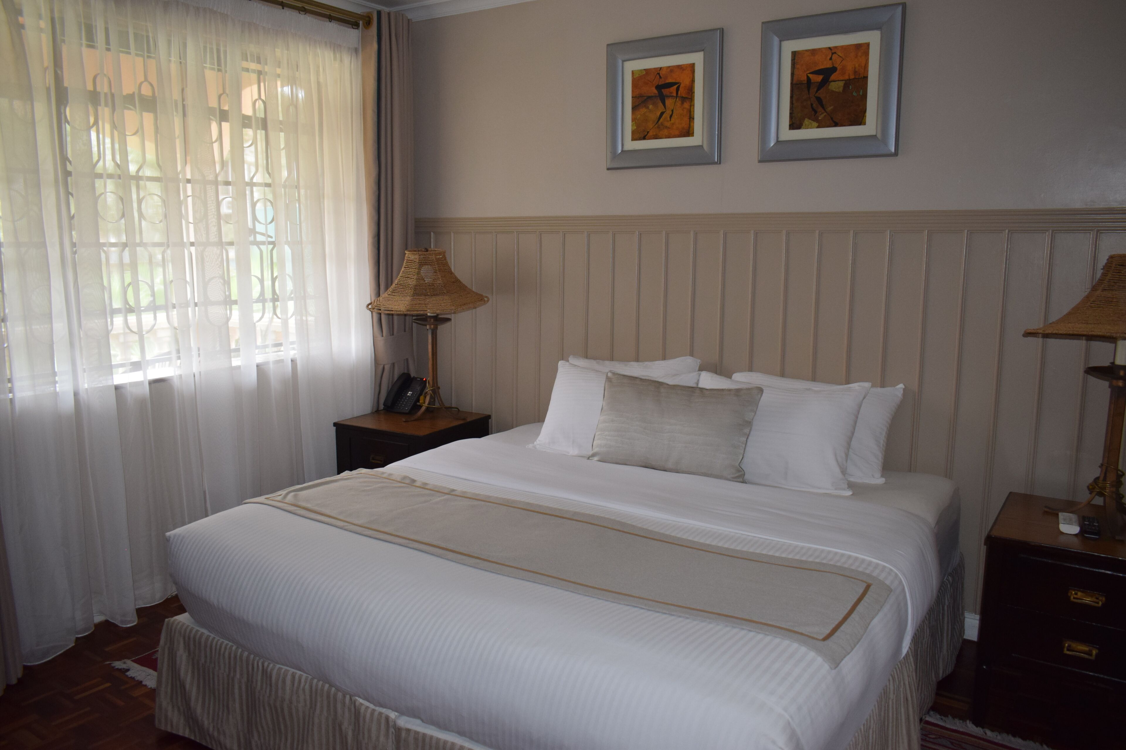 1 habitación, escritorio, tabla de planchar con plancha y wifi gratis 