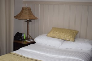 1 bedroom, desk, iron/ironing board, free WiFi - Single room ensuite with Shower (Nairobi)