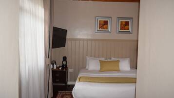 1 habitación, escritorio, tabla de planchar con plancha y wifi gratis