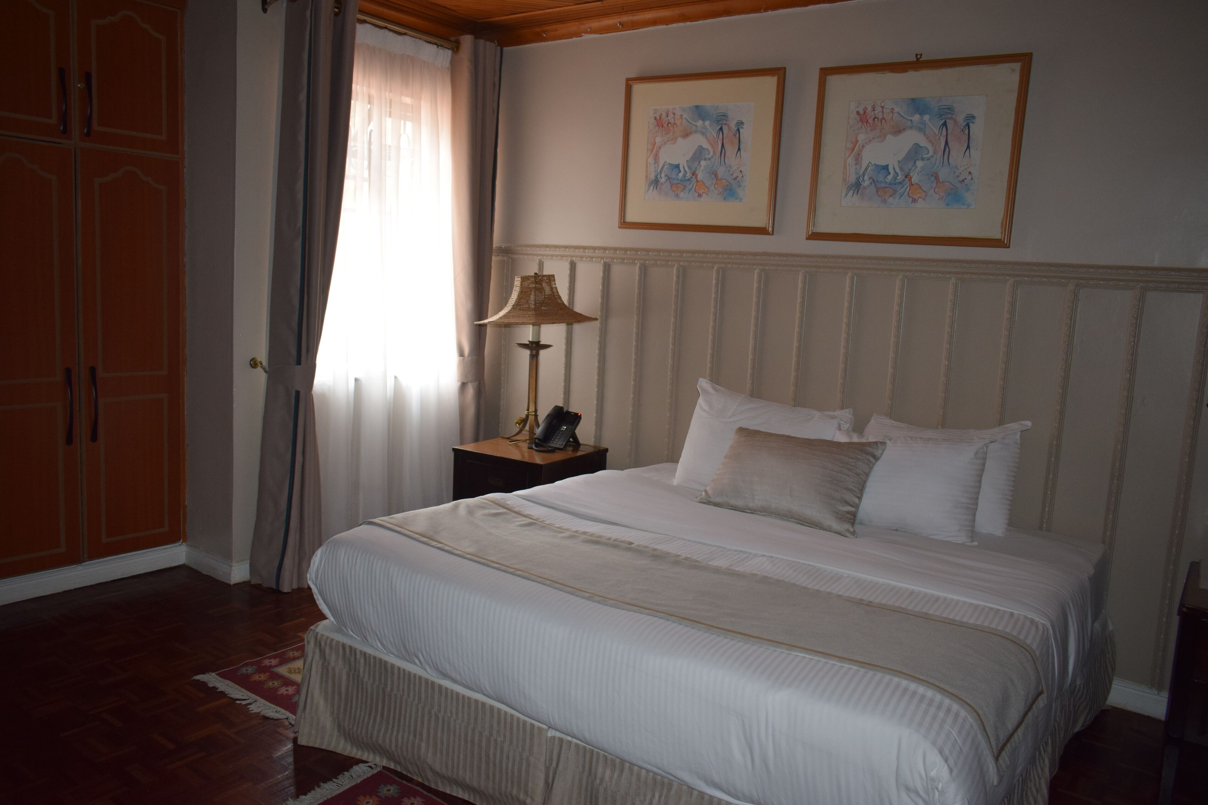 1 habitación, escritorio, tabla de planchar con plancha y wifi gratis 