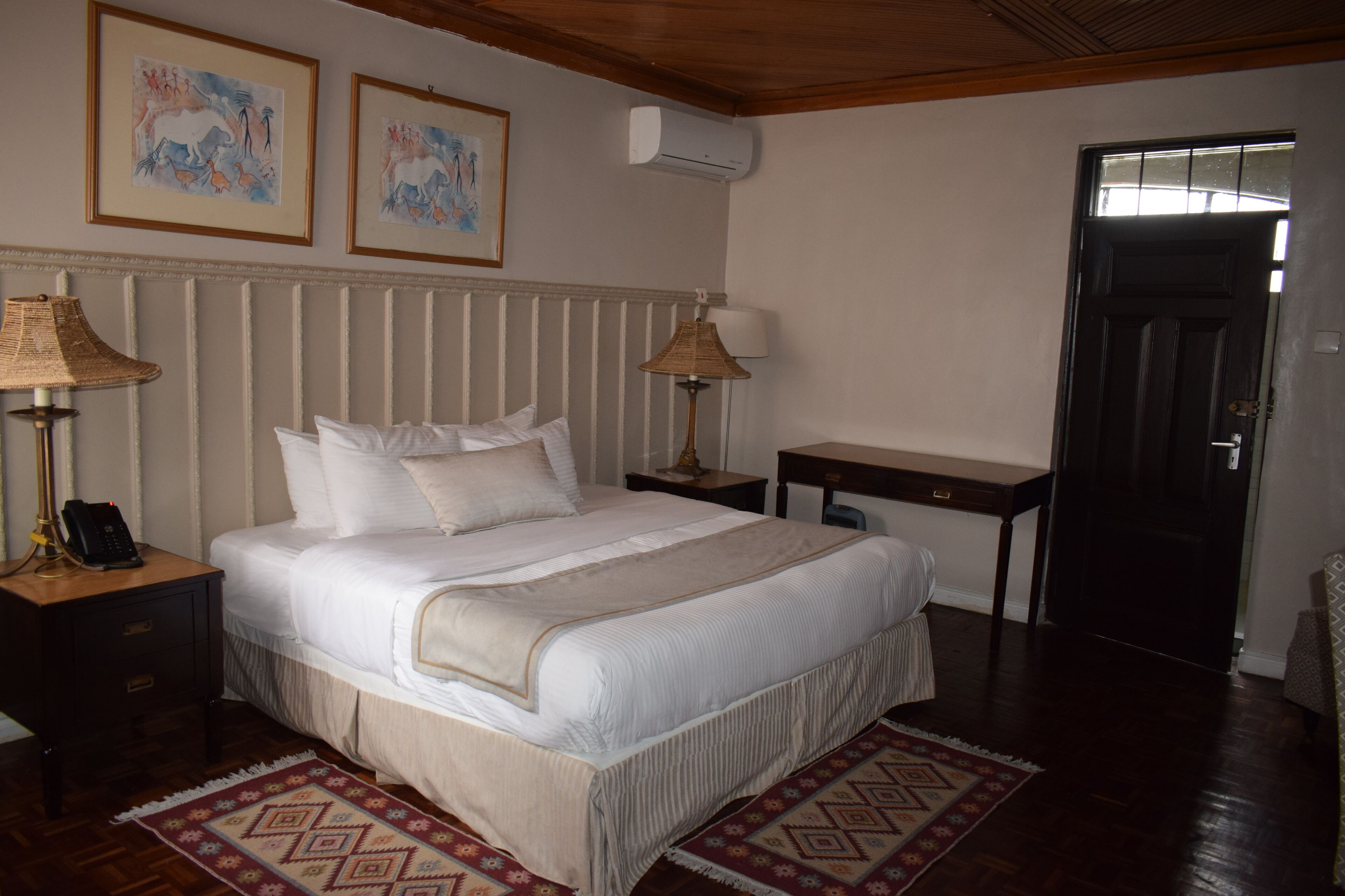 1 habitación, escritorio, tabla de planchar con plancha y wifi gratis 