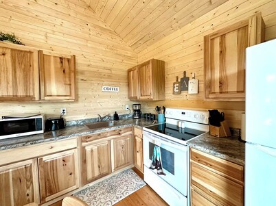 Shirttail Canyon Cabins -Cabin 1 Soothing and peaceful cabin near Custer, SD