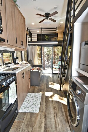 Fridge, microwave, oven, stovetop - The Ponderosa Perch, a modern tiny home nestled in the pines of Elizabeth (Elizabeth)