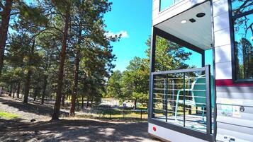 المنطقة المحيطة بالمنشأة