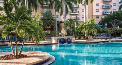 Cozy 2-bedroom condo with fitness room and AC in awesome Pompano Beach