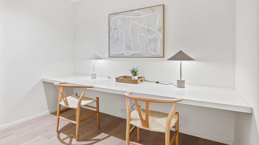 Spacious Modern Apartment With Pool & Gym Access