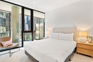1 bedroom, laptop workspace, iron/ironing board, bed sheets - Spacious Modern Apartment With Pool & Gym Access (Melbourne)