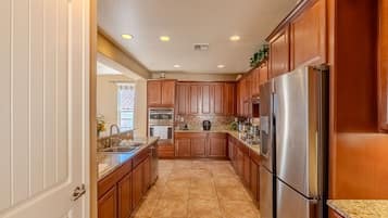 Mikrobølgeovn, ovn, kogeplade, opvaskemaskine