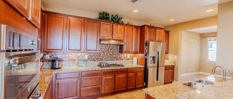 Micro-ondes, four, plaque de cuisson, lave-vaisselle