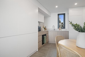 Apartment | Private kitchen | Oven, cookware/dishes/utensils