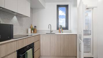 Apartment | Private kitchen | Oven, cookware/dishes/utensils