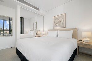 Apartment | 1 bedroom, iron/ironing board, bed sheets - Bright 1-bedroom Escape With Private BBQ (Perth)