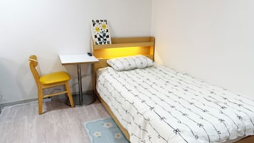 Basic-enkeltværelse | Arbejdsområde til bærbare computere, gratis Wi-Fi