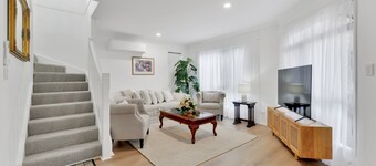 Homely 3-bed Townhouse With Pool & Gym Access