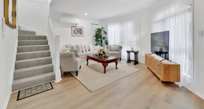 Homely 3-bed Townhouse With Pool & Gym Access