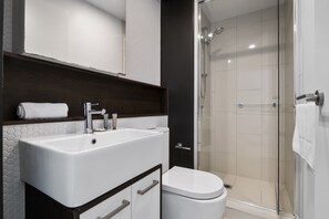 Apartment | Bathroom | Towels, soap