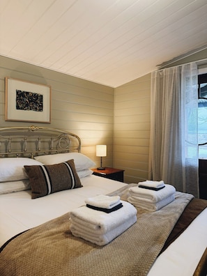 1 bedroom, WiFi (free), bed sheets