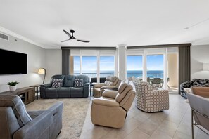 Smart-TV, DVD-spiller, fotballspill og bordtennis