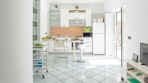 Apartemen Comfort, patio | Dapur pribadi