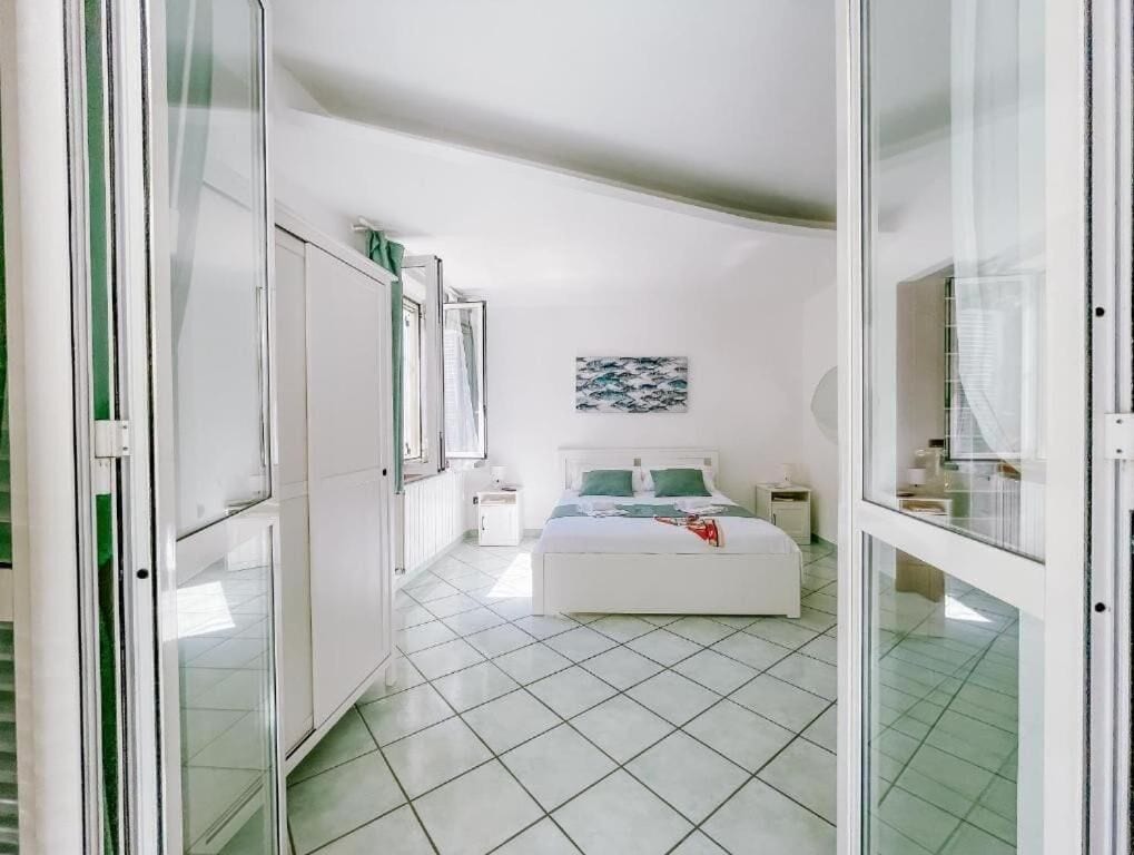 Comfort-Apartment, Terrasse | Schreibtisch, laptopgeeigneter Arbeitsplatz, Verdunkelungsvorhänge