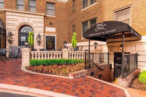 Exterior detail - 1-Bedroom Suite at a 4⭐️ Hotel (Kansas City)