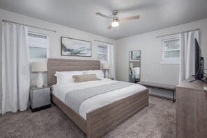3 habitaciones, escritorio, tabla de planchar con plancha y wifi gratis