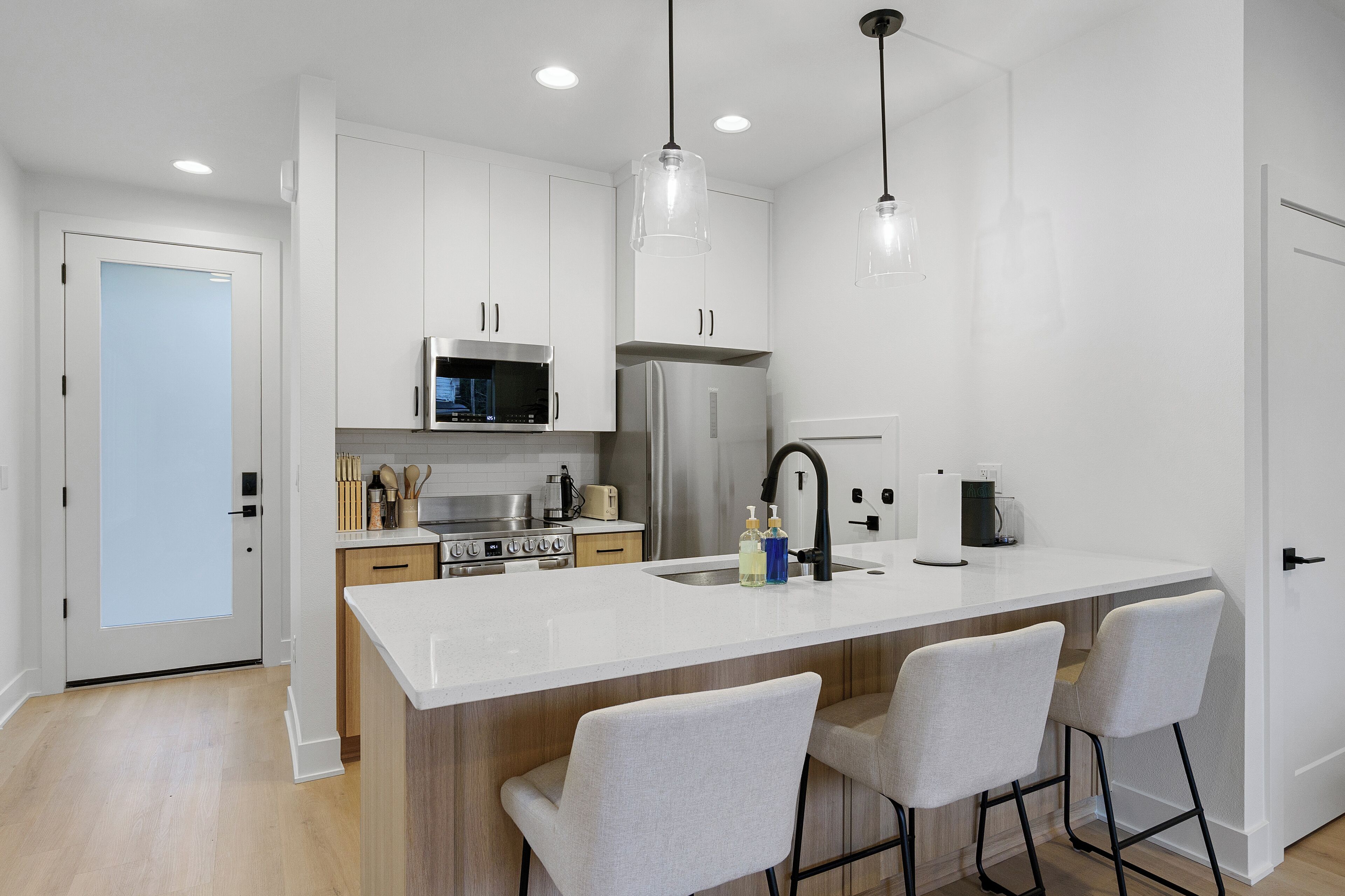 Refrigerador, microondas, horno y parrilla de estufa 