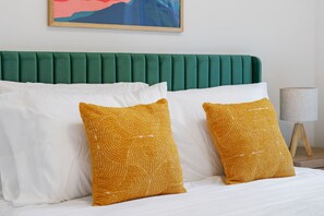 2 bedrooms, travel cot, free WiFi, bed sheets