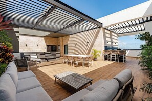 Apartment, 1 Schlafzimmer, eigener Pool, Stadtblick | Terrasse/Patio