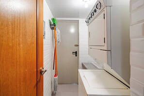 Apartment, 1 Bedroom, Private Pool, City View | Laundry