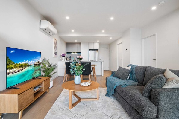 Apartment | Living area - Heidelberg 2-bed Retreat Near Austin Hospital (Melbourne)