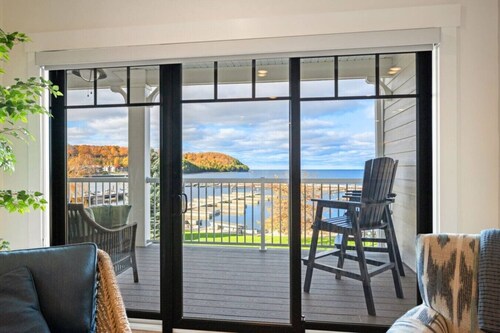 Marina Views & Walkable Sister Bay Condo- Paddle Boards & Bikes Included