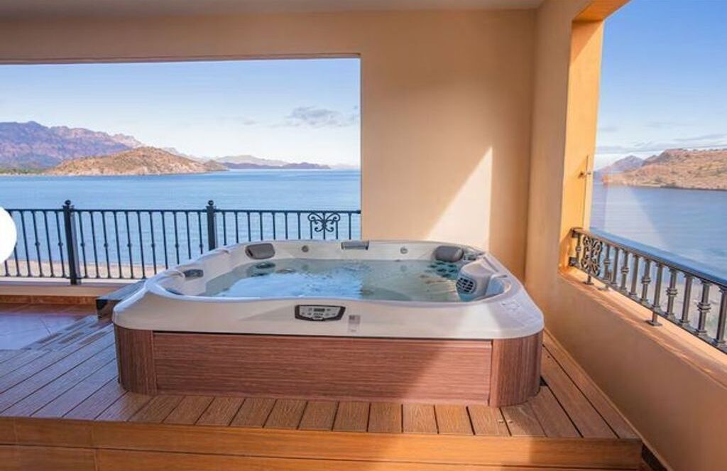 Outdoor spa tub