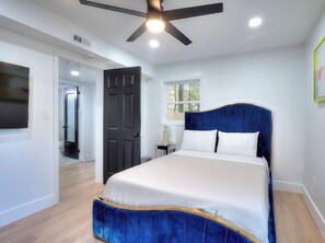 3 bedrooms, iron/ironing board, WiFi, bed sheets