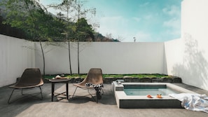 Comfort Suite, Mountain View | Desk, laptop workspace, blackout drapes, soundproofing