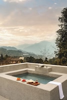 Superior Twin Room, Mountain View | Bathroom | Free toiletries, hair dryer, slippers, towels