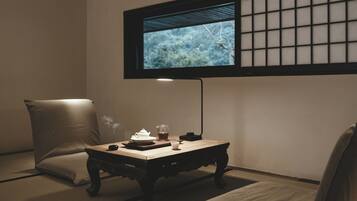 Blackout curtains, soundproofing, iron/ironing board, free WiFi