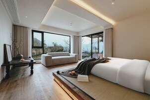 奢华双人房, 山景 | 办公桌、笔记本电脑工作区、遮光窗帘、隔音