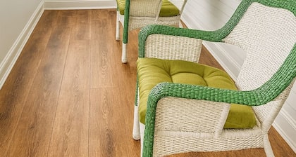 3BR • Fire Pit • Near Hospitals & Arena • Sleeps 6+ • Full Kitchen & Parking