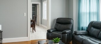 3BR • Fire Pit • Near Hospitals & Arena • Sleeps 6+ • Full Kitchen & Parking