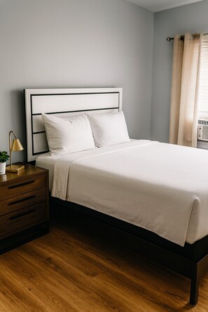 3 habitaciones, tabla de planchar con plancha, wifi y ropa de cama 